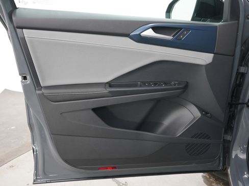 Used 2024 Volkswagen Taos SE AWD/4WD image 20