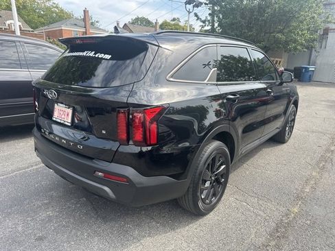 Used 2021 Kia Sorento S image 4