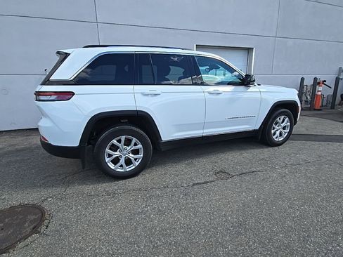 Certified 2023 Jeep Grand Cherokee Limited w/ MOPAR Finishing Package AWD/4WD image 9