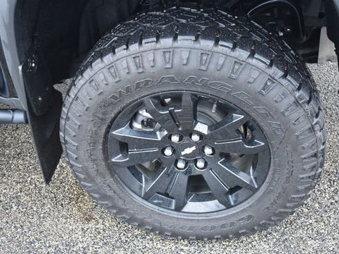 Certified 2022 Chevrolet Colorado ZR2 w/ ZR2 Midnight Special Edition AWD/4WD image 12