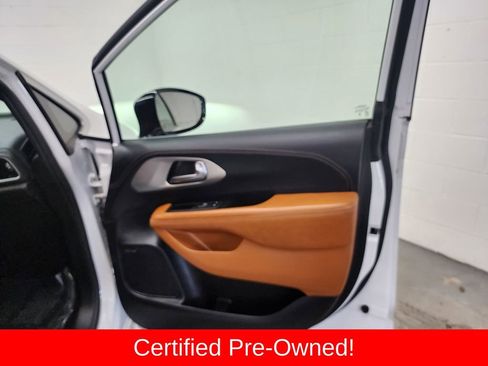 Used 2025 Chrysler Pacifica Pinnacle image 34
