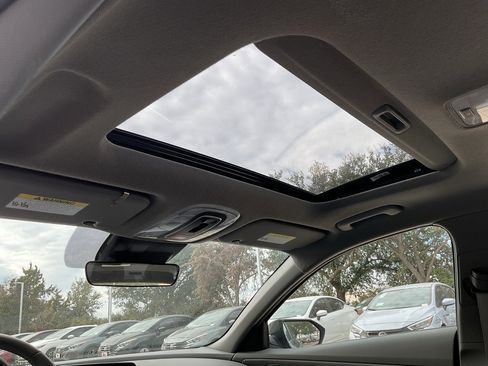 Used 2025 Hyundai Elantra SEL image 19