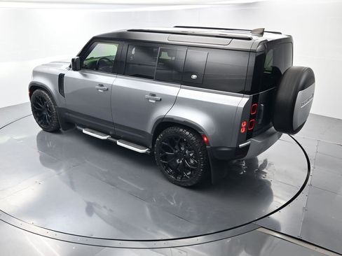 Used 2023 Land Rover Defender 110 S image 32