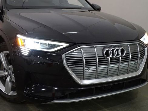 Used 2019 Audi e-tron Prestige w/ Prestige Package image 51