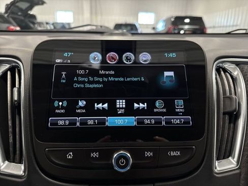 Used 2017 Chevrolet Malibu LT FWD image 13