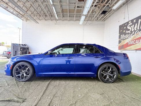 Used 2020 Chrysler 300 Touring w/ Sport Appearance Package image 4