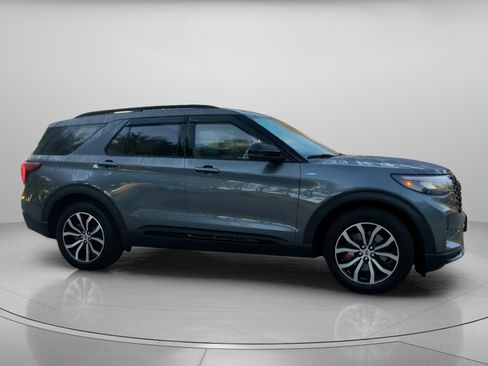 Used 2026 Ford Explorer ST-Line w/ ST-Line Street Pack RWD image 34