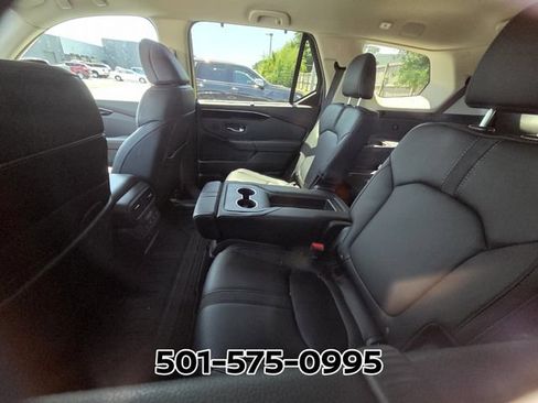 Used 2025 Honda Pilot EX-L image 11