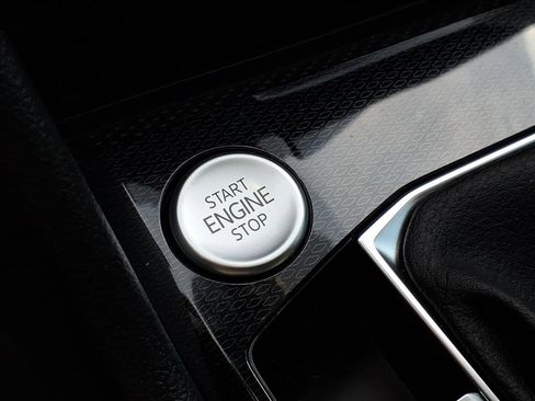 New 2026 Volkswagen Taos SE image 20