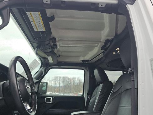 Used 2023 Jeep Wrangler Unlimited Sahara w/ Cold Weather Group image 10