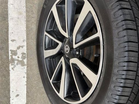 Used 2019 Nissan Rogue SL AWD/4WD image 45