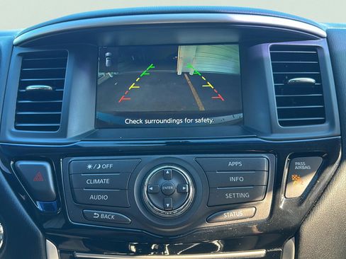 Used 2017 Nissan Pathfinder SV FWD image 16