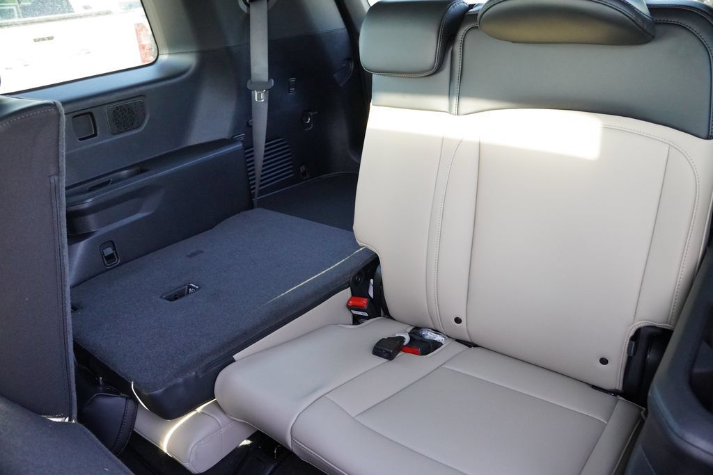 Certified 2027 Kia Telluride EX w/ Towing Package AWD/4WD image 12