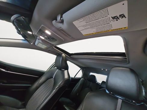 Used 2020 Toyota Camry SE FWD image 12