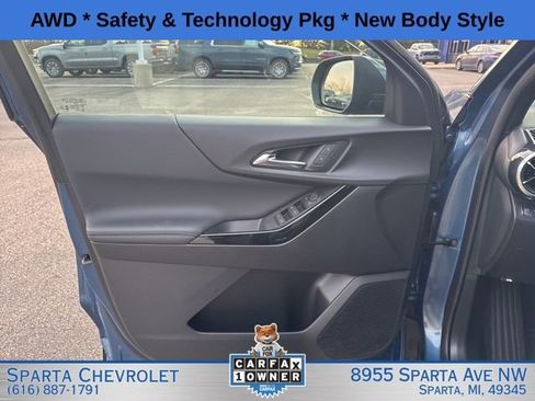 Used 2025 Chevrolet Equinox LT w/ Safety and Technology Package image 11