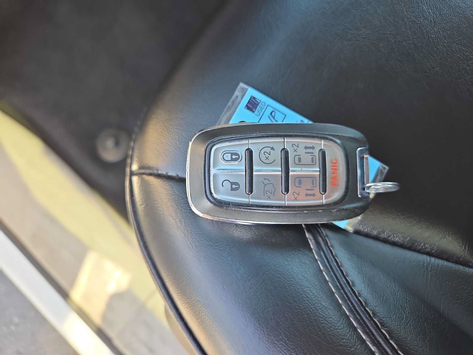 Used 2023 Chrysler Pacifica Touring-L FWD image 28