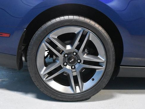Used 2011 Ford Mustang Shelby GT500 w/ Electronics Pkg RWD image 34