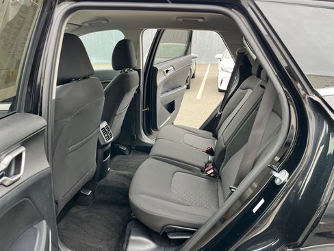 Used 2025 Kia Sportage LX FWD image 23
