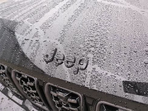 New 2025 Jeep Grand Cherokee Summit image 12