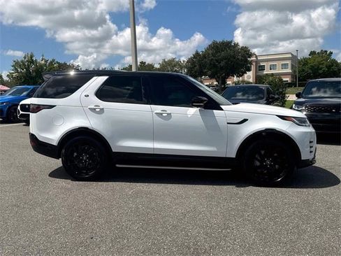 New 2025 Land Rover Discovery Dynamic SE image 7