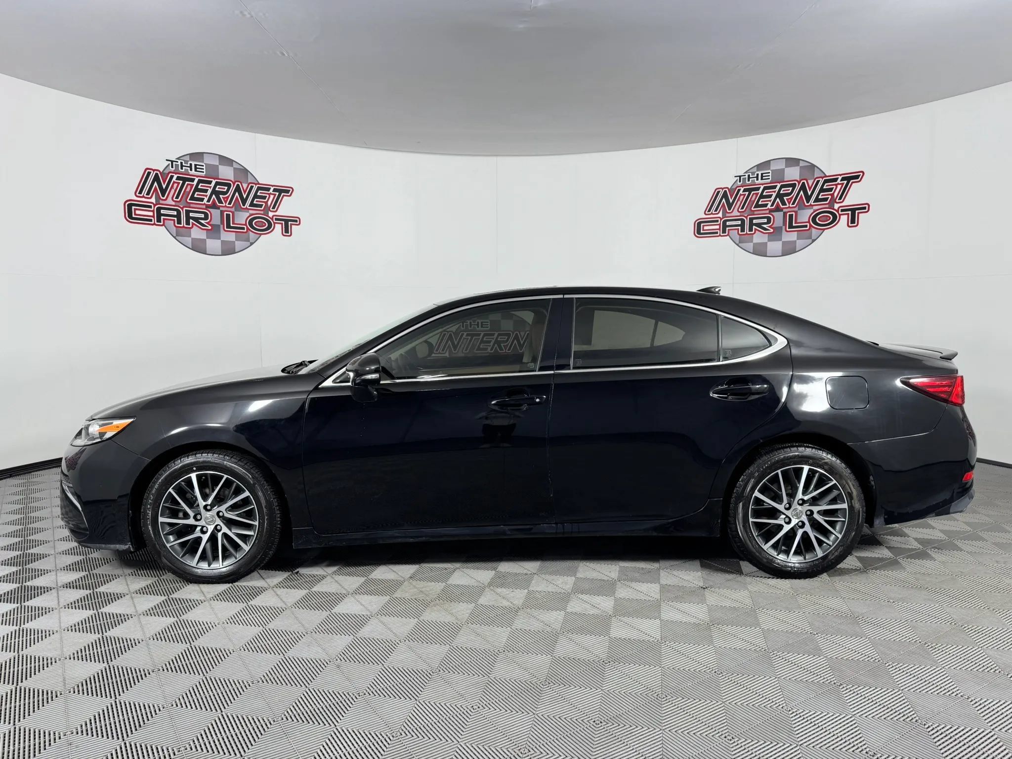 Used 2016 Lexus ES 350 w/ Luxury Package w/Wood Trim FWD image 4