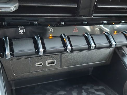 New 2026 GMC Canyon Elevation w/ Convenience Package image 29