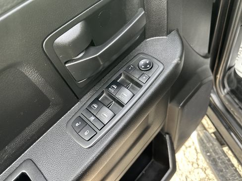 Used 2018 RAM 2500 Tradesman w/ Chrome Appearance Group image 16