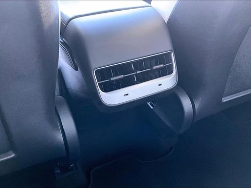 Used 2021 Tesla Model Y Long Range AWD/4WD image 31