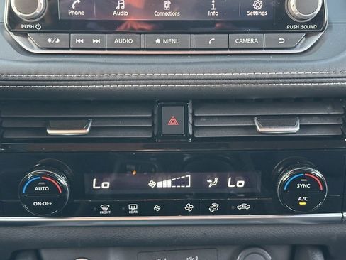 Used 2023 Nissan Rogue SV image 32