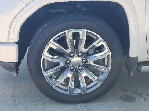 Used 2025 GMC Sierra 1500 Denali AWD/4WD image 11