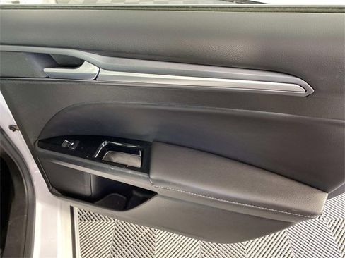 Used 2014 Ford Fusion Titanium image 25