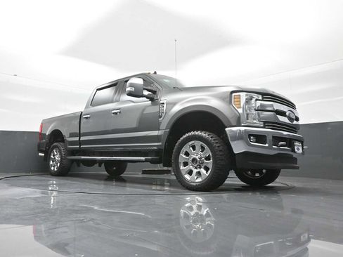 Used 2019 Ford F250 Lariat w/ Chrome Package image 23