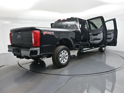 Certified 2024 Ford F250 XLT w/ FX4 Off-Road Package image 6