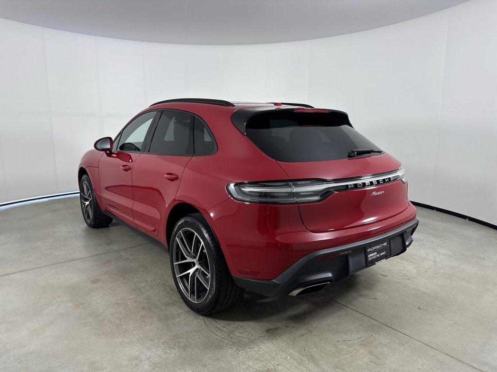 Certified 2025 Porsche Macan AWD/4WD image 3