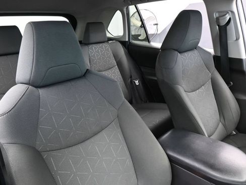 Used 2022 Toyota RAV4 XLE w/ Convenience Package FWD image 40