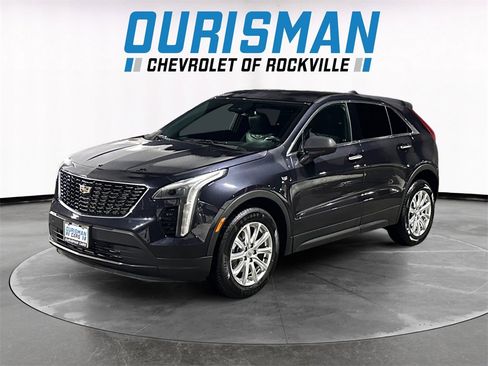 Used 2022 Cadillac XT4 Luxury w/ Cold Weather Package image 2