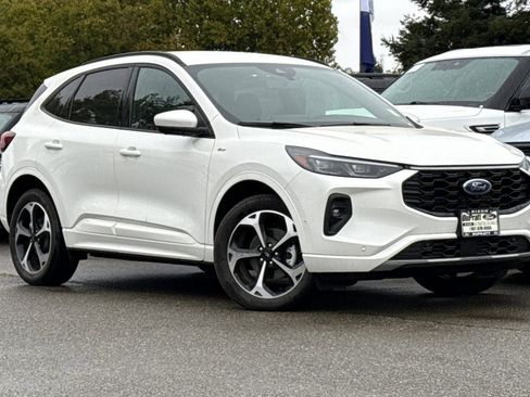 Used 2024 Ford Escape ST-Line Elite w/ Premium Technology Package image 2