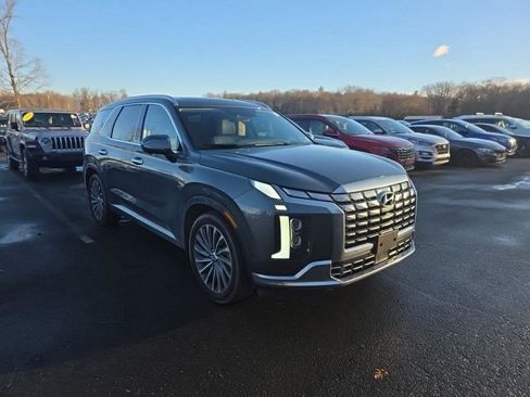 Used 2024 Hyundai Palisade Calligraphy image 2