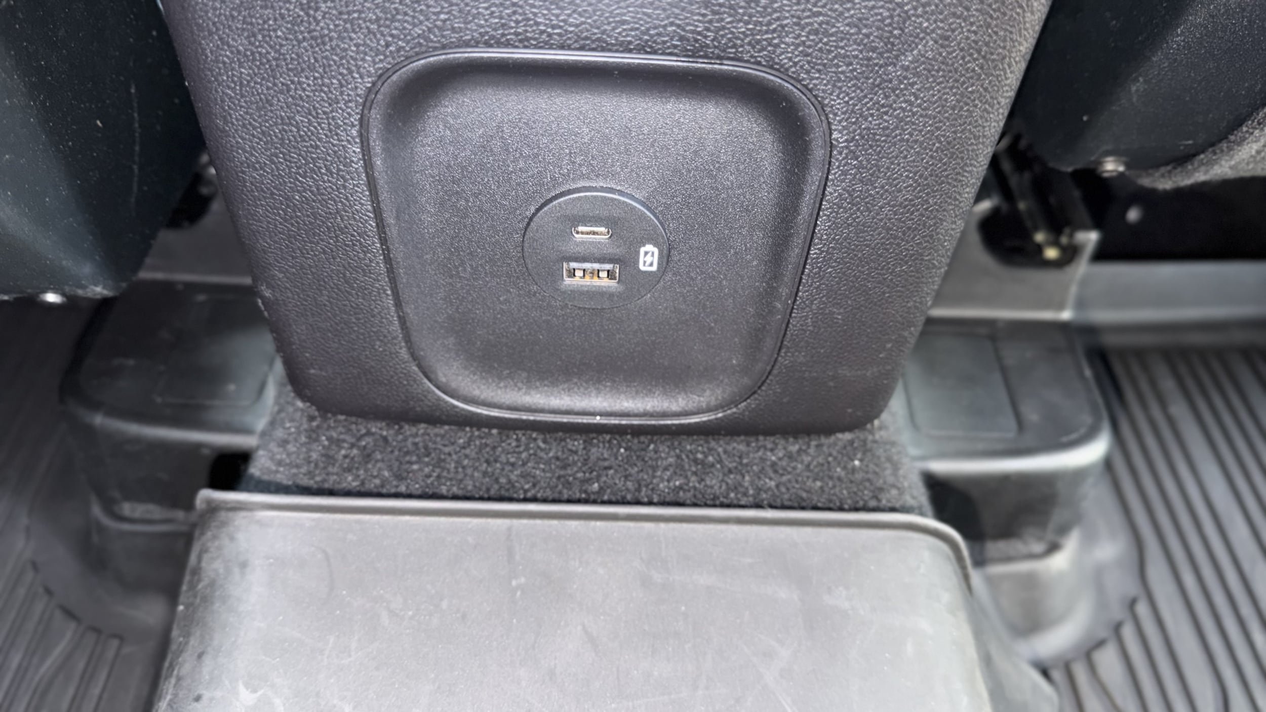 Used 2022 Ford Escape SE w/ SE Sport Appearance Package AWD/4WD image 21