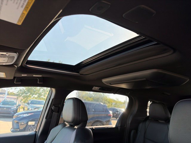 Used 2025 Toyota Sienna Platinum AWD/4WD image 9
