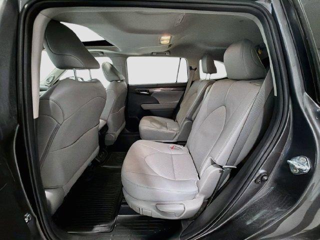 Used 2024 Toyota Highlander Limited AWD/4WD image 20
