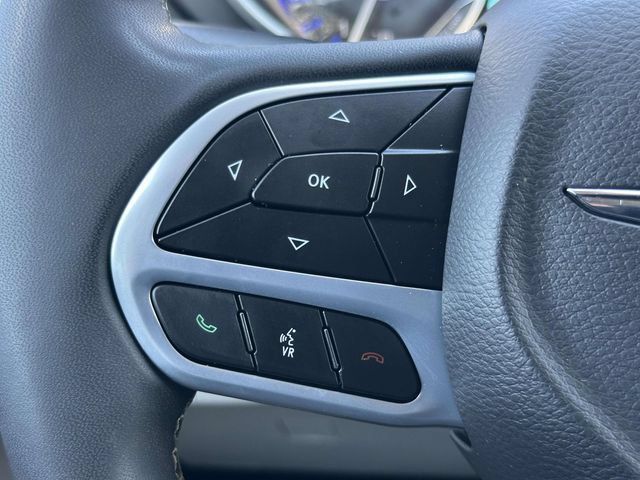 Used 2023 Chrysler Pacifica Touring-L FWD image 23
