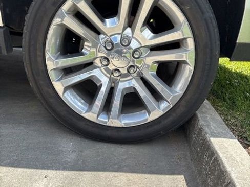 Used 2019 GMC Yukon SLT w/ Premium Edition image 10