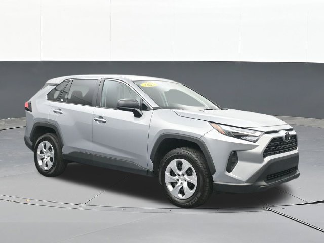 Used 2025 Toyota RAV4 LE AWD/4WD image 18