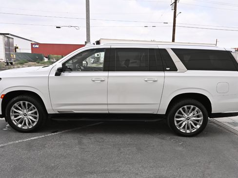 Used 2022 Cadillac Escalade ESV Luxury AWD/4WD image 4