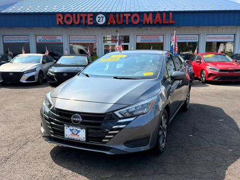 Used 2025 Nissan Versa SV FWD image 1