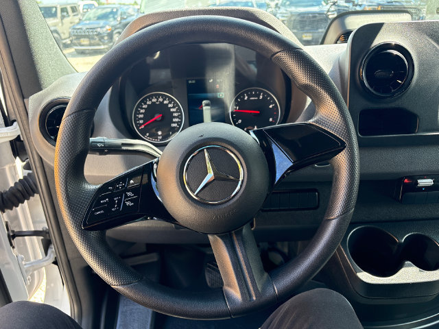 Used 2025 Mercedes-Benz Sprinter 2500 image 22