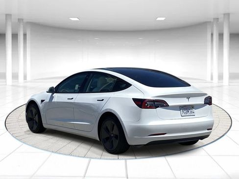 Used 2023 Tesla Model 3 Standard Range RWD image 2