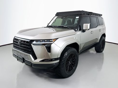 Used 2025 Lexus GX 550 w/ Accessory Package (2T) AWD/4WD image 3