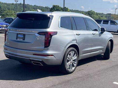 Used 2025 Cadillac XT6 Premium Luxury FWD image 3